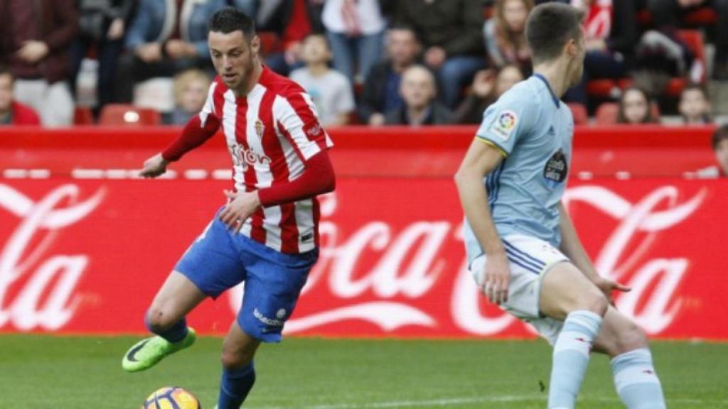 Burgui jugando en el Sporting contra el Celta. Foto: realsporting.com