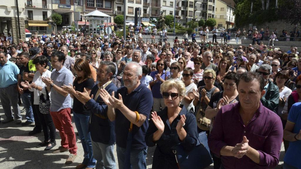 Concentración en Sabiñanigo por la niña asesinada por su tío.