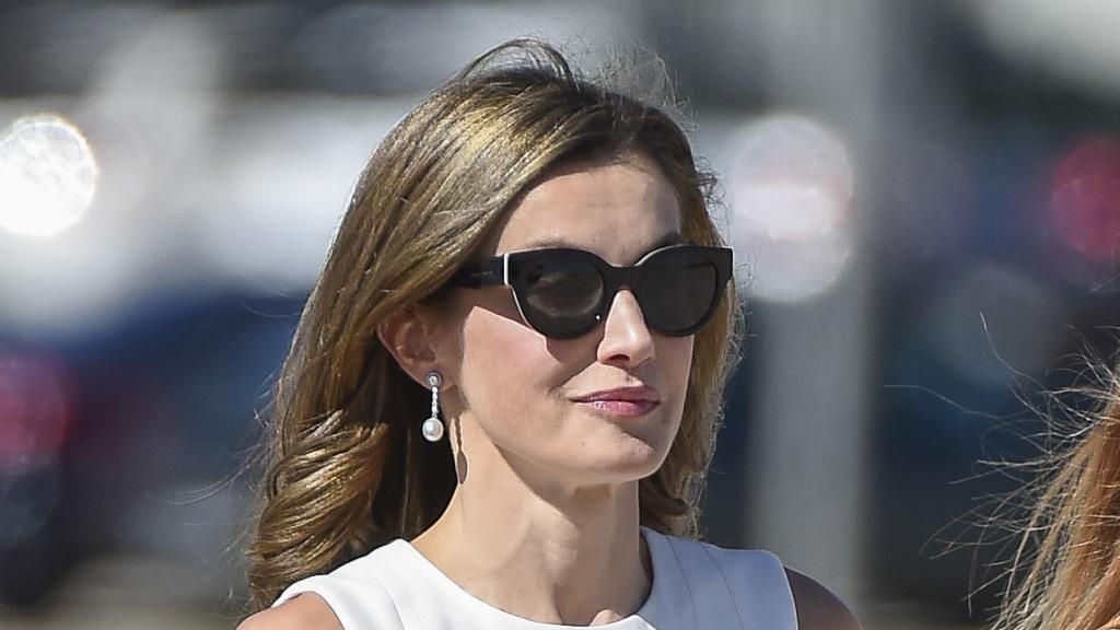 La reina Letizia con gafas.