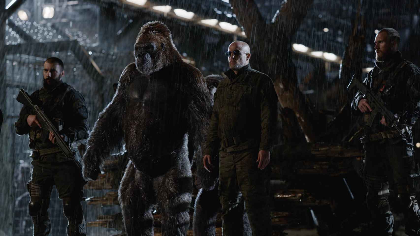 Woody Harrelson como enemigo de los simios y encarnación de Marlon Brando en Apocalypse Now.