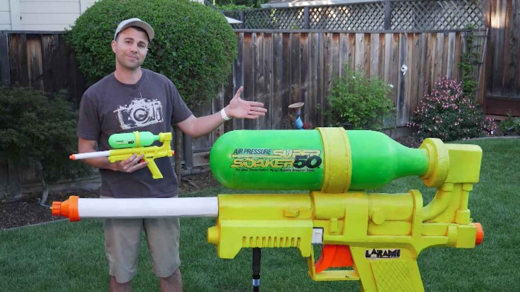 La pistola de agua más grande del mundo, creada por un ex