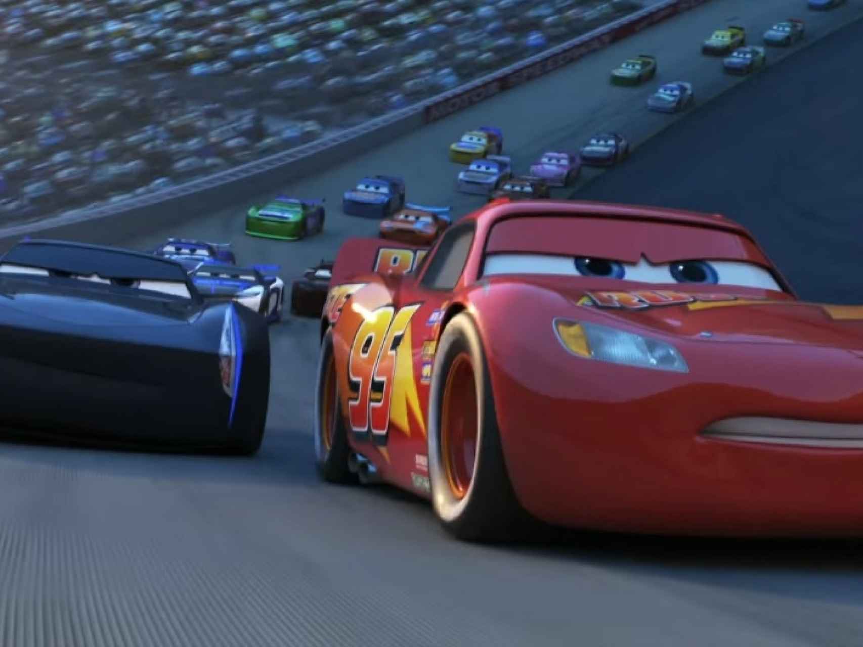 Fotograma de Cars 3. Rayo McQueen se enfrenta a Jackson Storm.