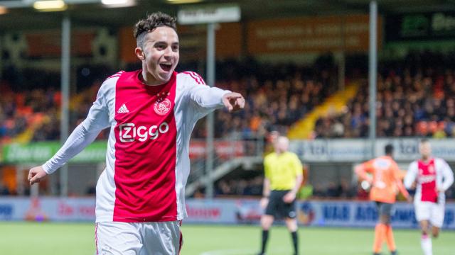 Appie Nouri en un partido con el Ajax.