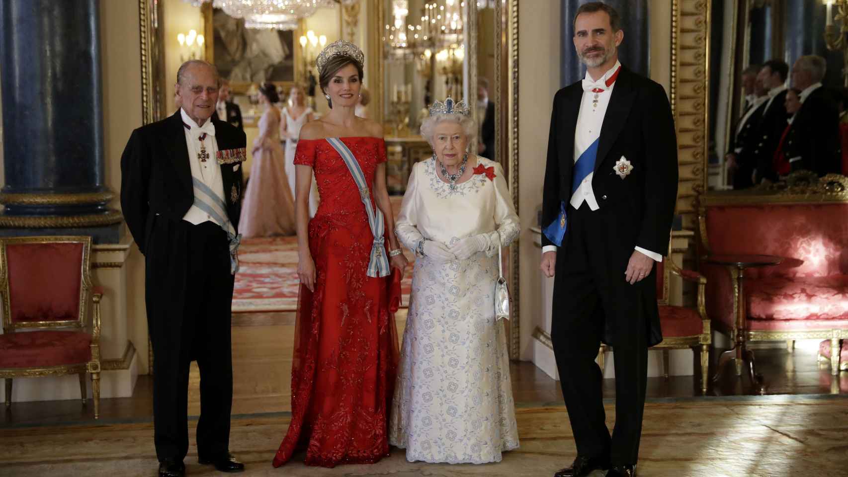 Letizia confió en Felipe Varela para la cena de gala, el momento más esperado de la visita a Inglaterra