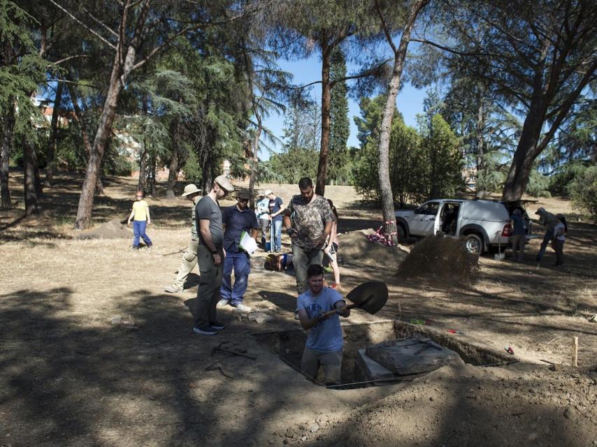 Trabajos del equipo de Alfredo González-Ruibal cerca del Clínico, sobre los restos del asilo de Santa Cristina.