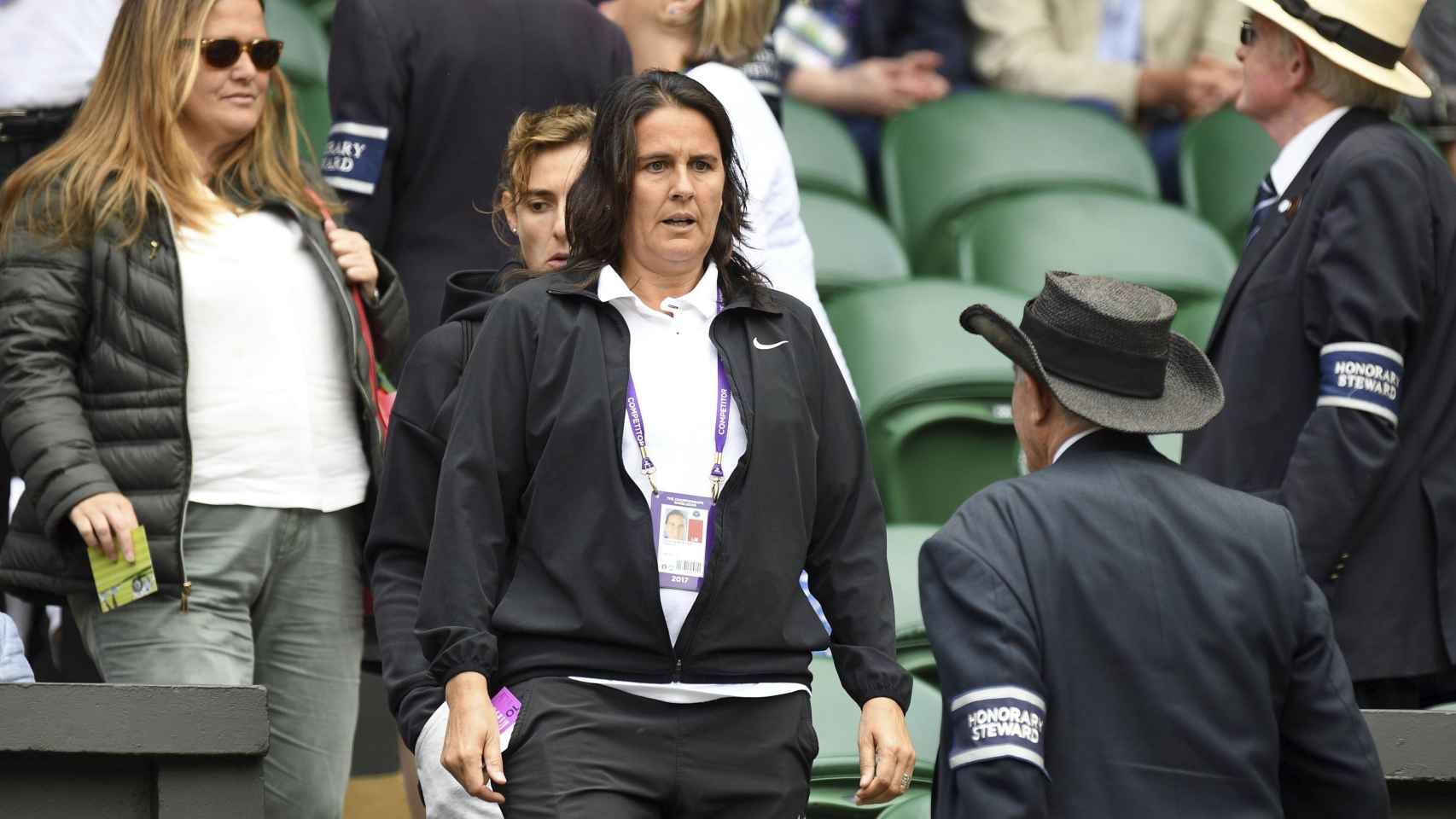 Conchita, entrando a la pista central de Wimbledon.