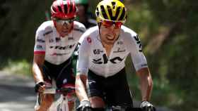 Mikel Landa, junto a Alberto Contador, en la etapa de este viernes del Tour de Francia.