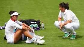 Conchita y Garbiñe durante un entrenamiento en Wimbledon.