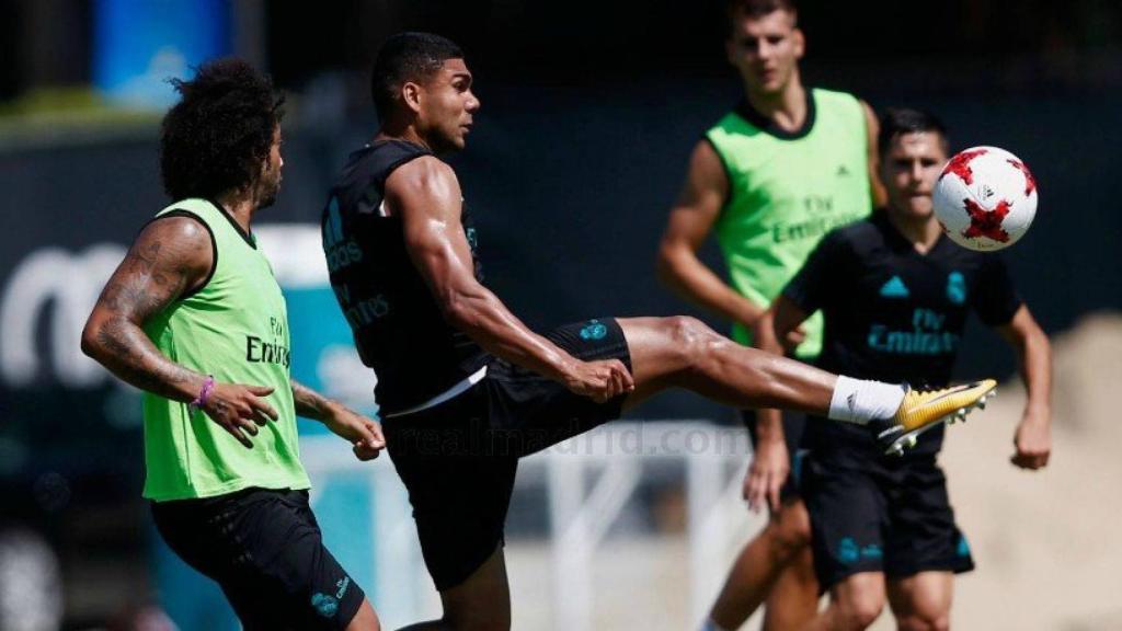 Casemiro, control total con el esférico