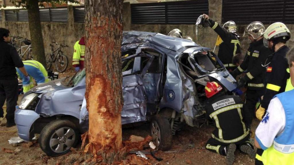 El servicio de Emergencias Comunidad de Madrid atiende un accidente.