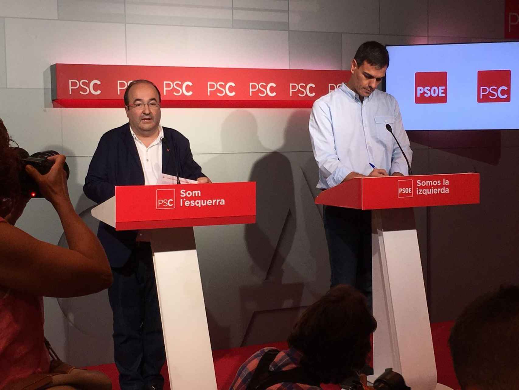 Miquel Iceta y Pedro Sánchez durante la rueda de prensa