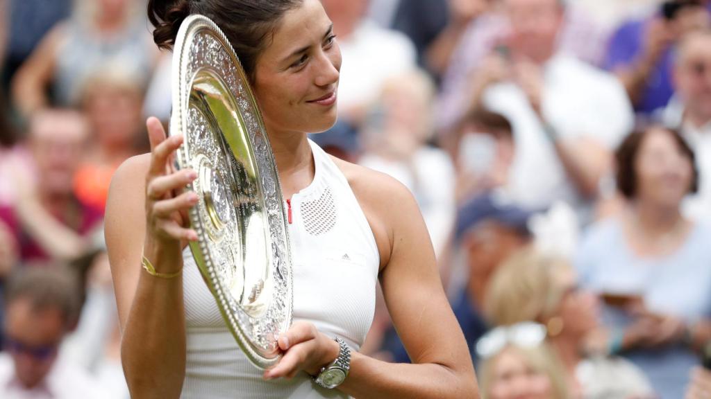 Muguruza, con el título de Wimbledon.