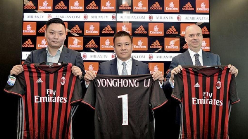 Yonghong Li y Marco Fassone. Foto: acmilan.com