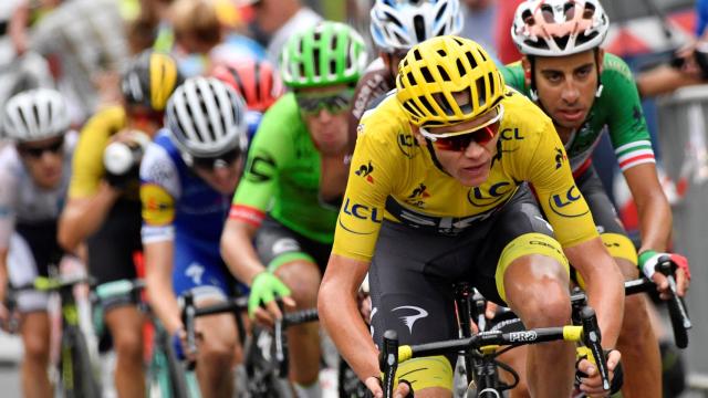 Froome y Aru encabezan el grupo de los favoritos en una de las etapas de este Tour.