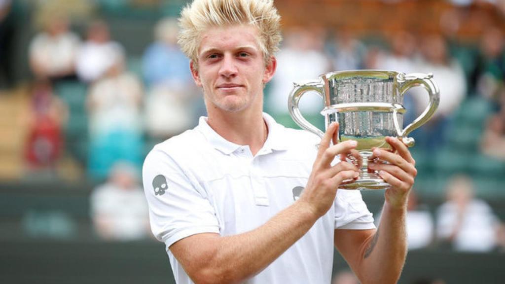 Davidovich, con la copa que le acredita como ganador /REUTERS