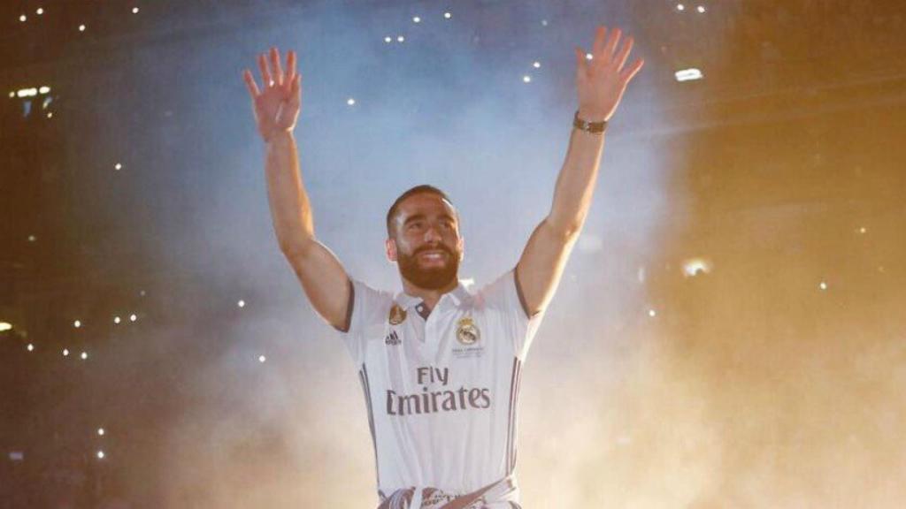 Carvajal en la celebración del Bernabéu. Foto. Twitter (@danicarvajal92)