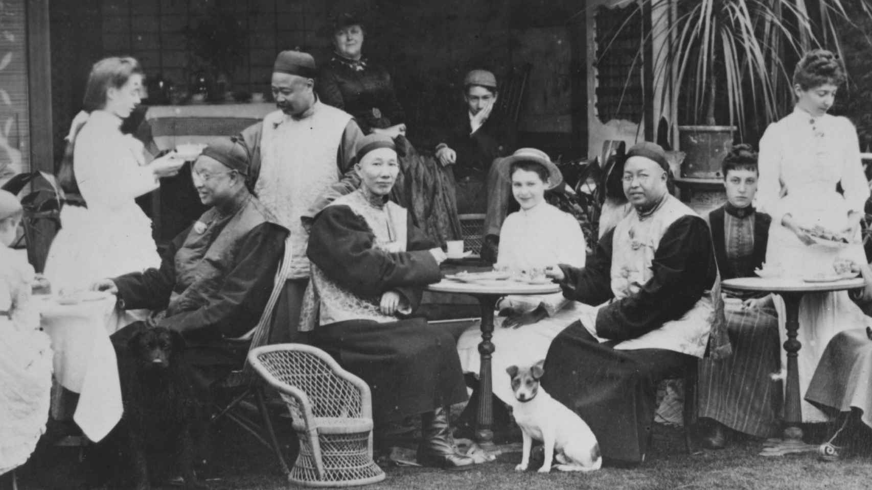 Tienda de té en China a principios del siglo XX. | Foto: Getty Images.