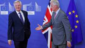 Los negociadores del 'brexit', David Davis y Michel Barnier