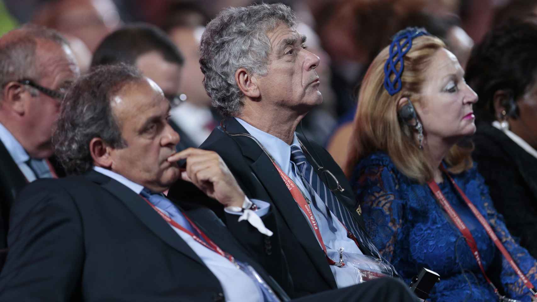 Ángel María Villar junto a su esposa y Michel Platini.