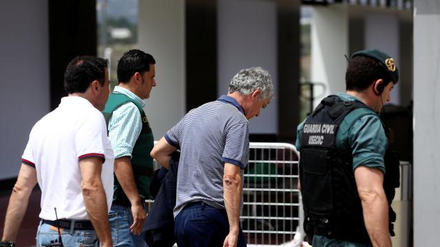 Momento en que Villar llega al edificio de la Federación en Las Rozas REUTERS/Juan Medina