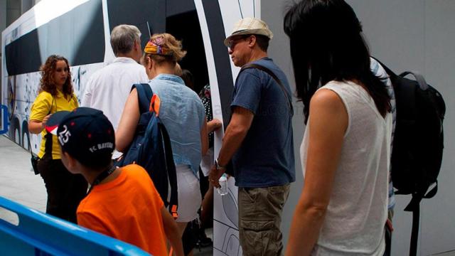 Aficionados en el Tour del Santiago Bernabéu