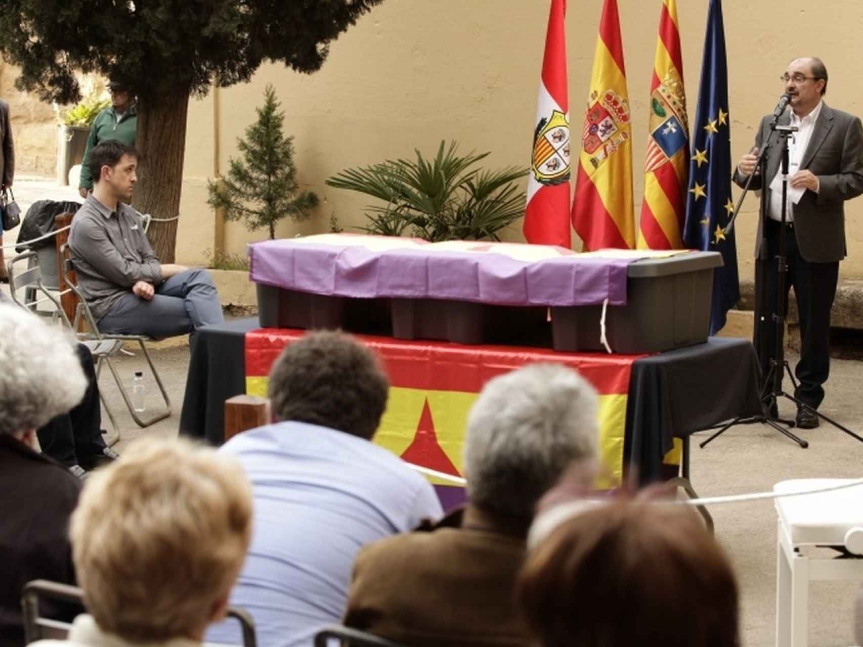 El presidente de Aragón, Javier Lambán, en un homenaje a las brigadas internacionales.