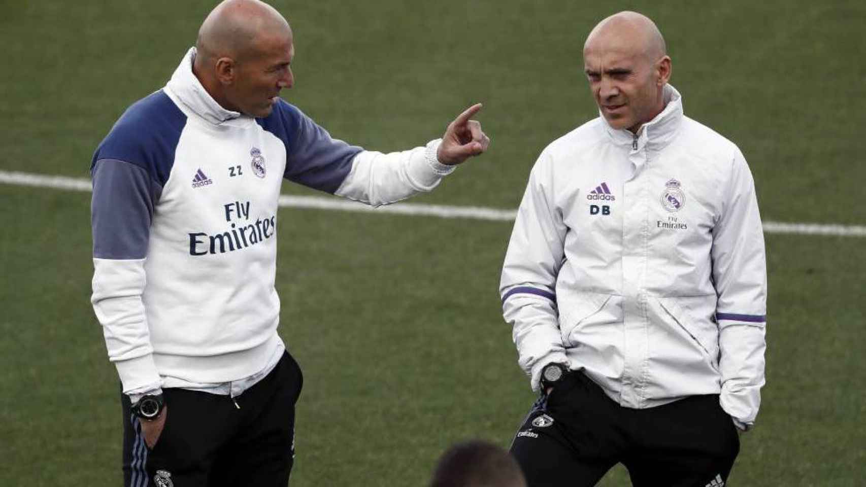 Pintus, a la derecha, acompañado de Zidane.