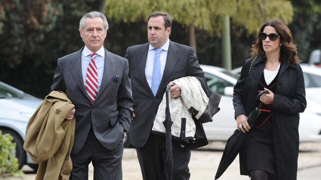 Miguel Blesa con su esposa, Gema Gámez, en el entierro del padre de Ana Botella, 2011.