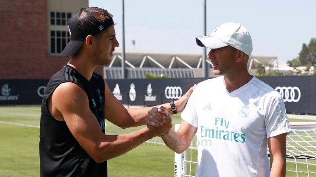 Morata, despidiéndose de Zidane.