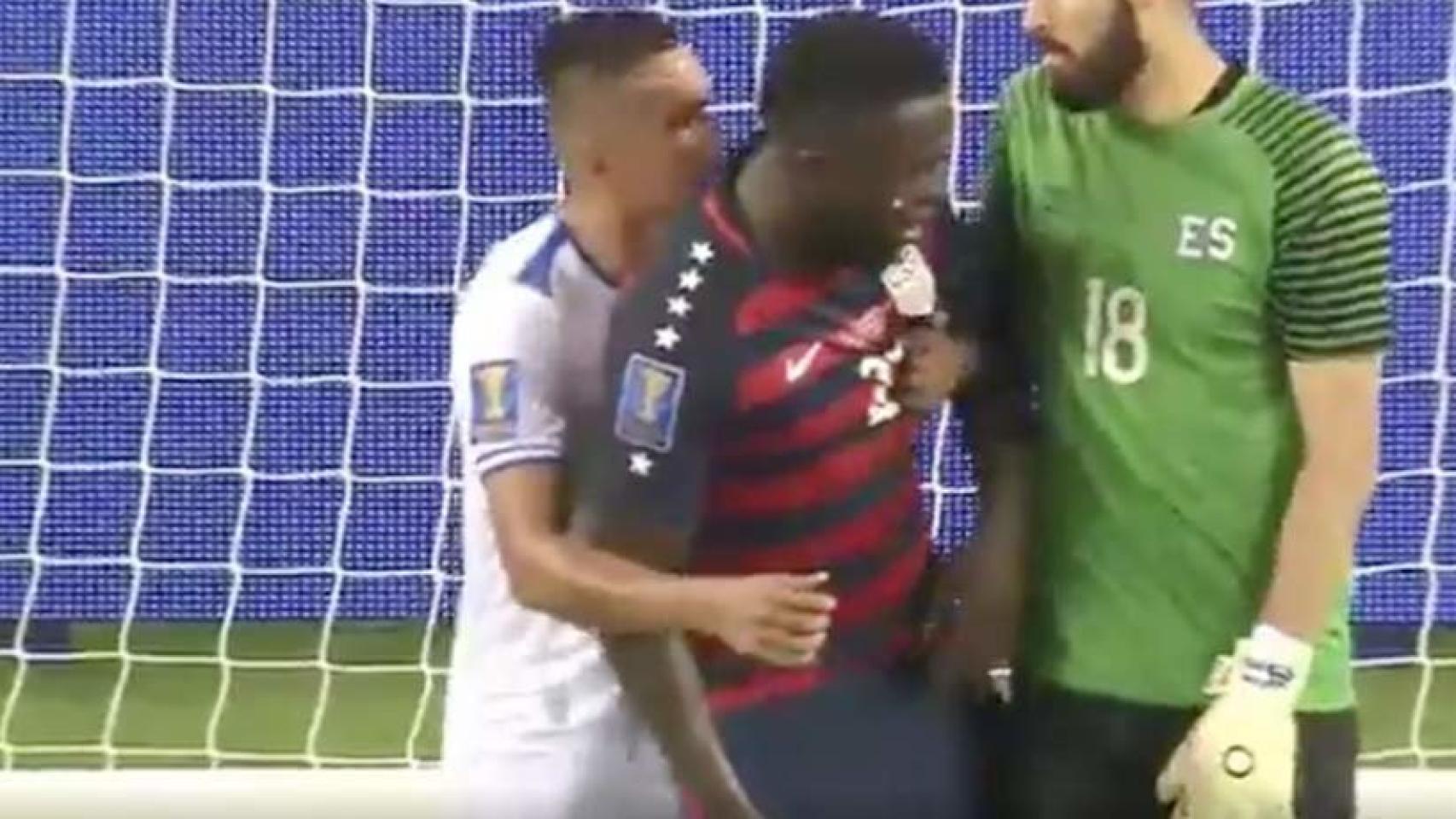 La acción del defensa salvadoreño, Henry Romero, se ha vuelto viral