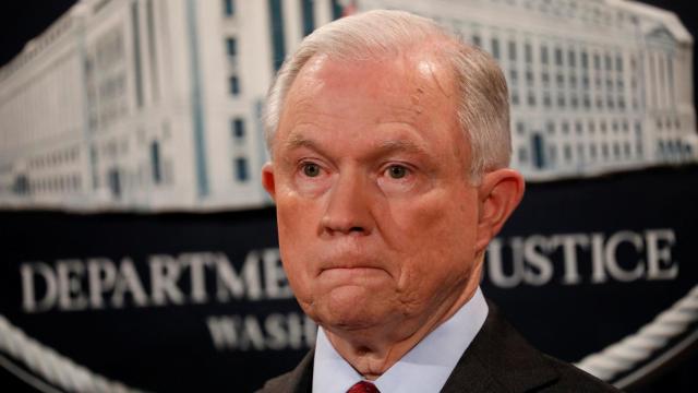 Sessions durante una rueda de prensa en Washington