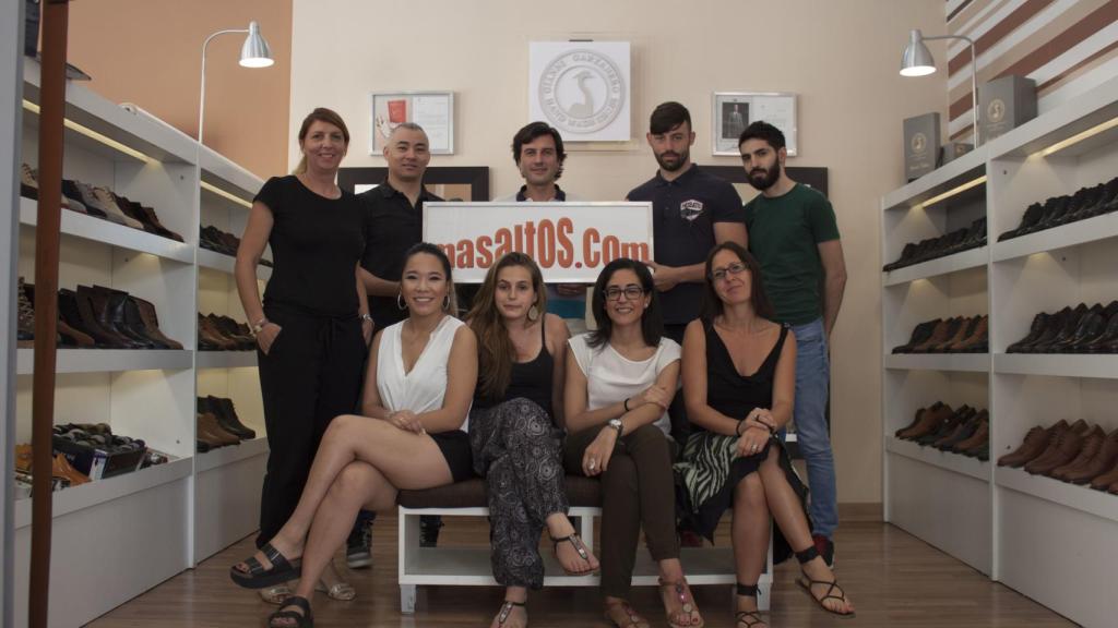 Parte del equipo de la pyme sevillana Masaltos.com.