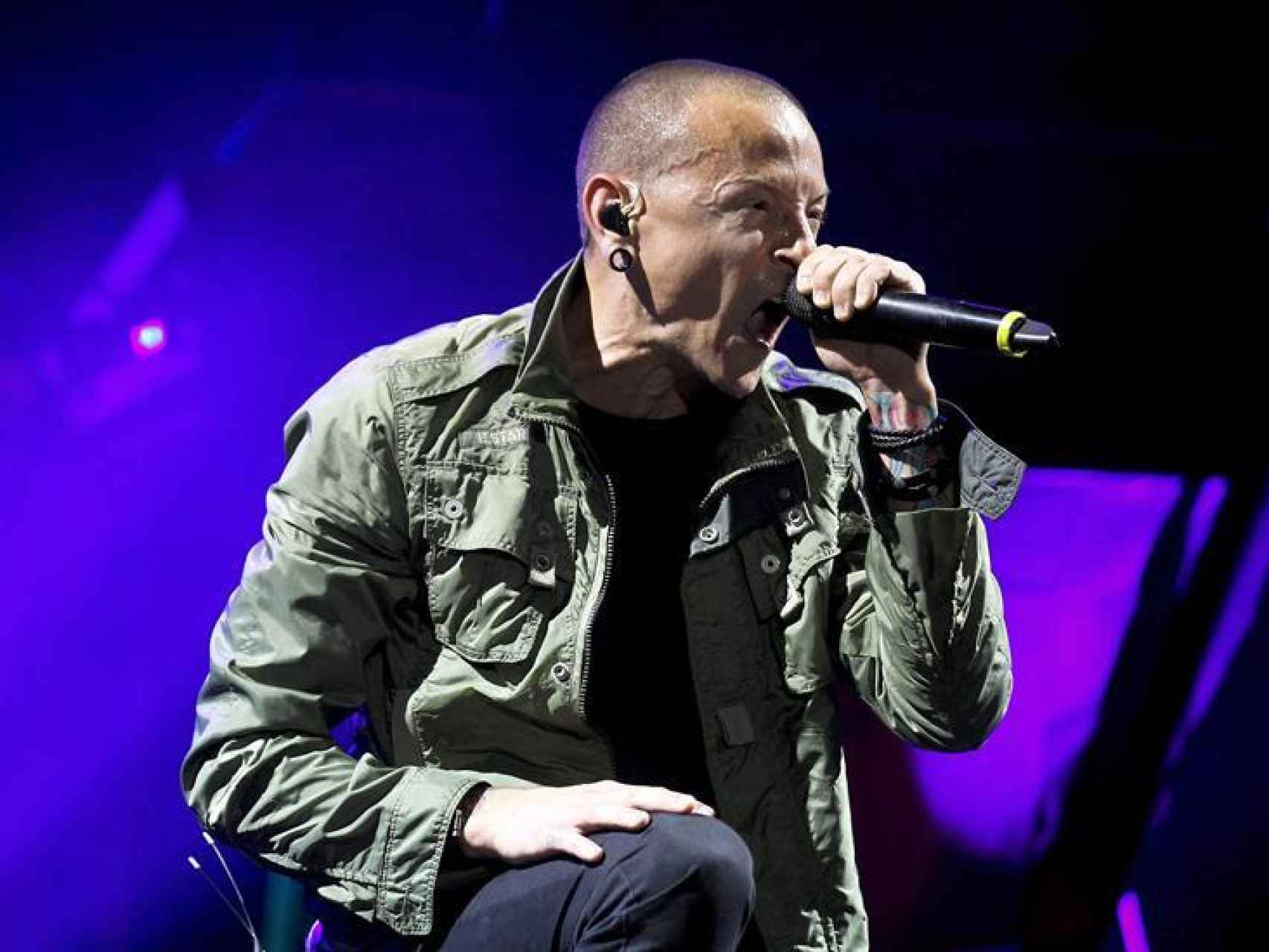 Chester Bennington en pleno concierto con su grupo Linkin Park.