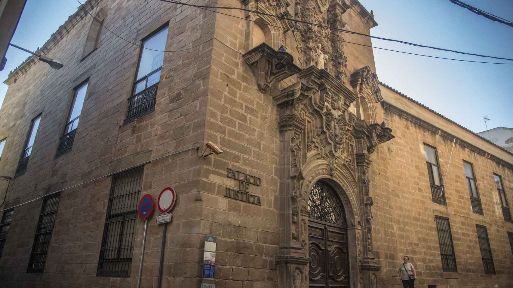 Juzgados de Linares (Jaén), cuyo edificio albergó en la época el Instituto de Bachillerato Huarte de San Juan, donde estudió Miguel Blesa.