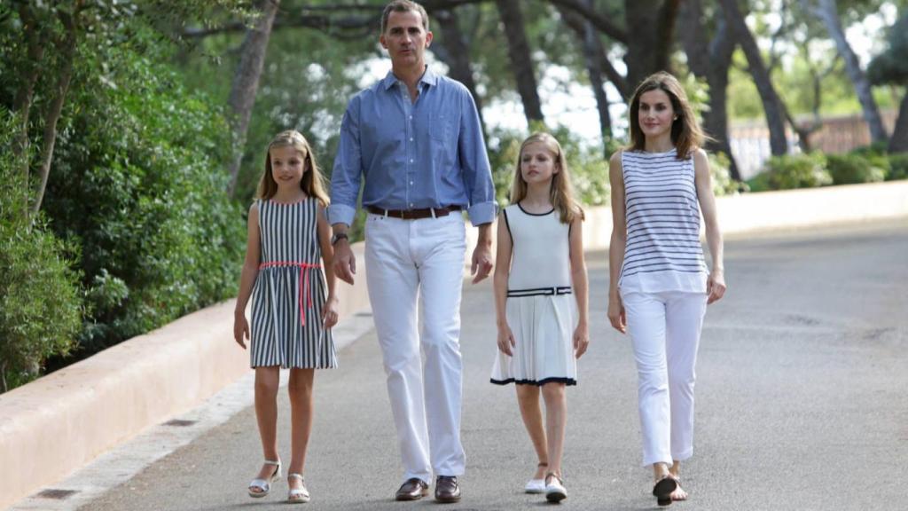 La Familia Real en su tradicional posado en el palacio de Marivent, Palma de Mallorca.