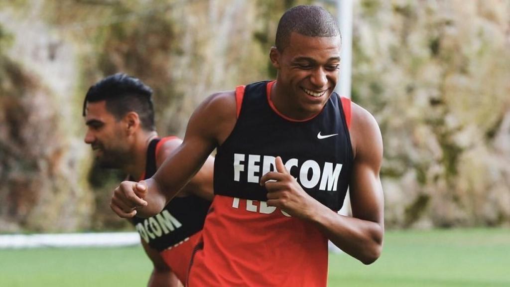 Mbappé entrenando con el Mónaco. Foto: Twitter (@KMbappe)