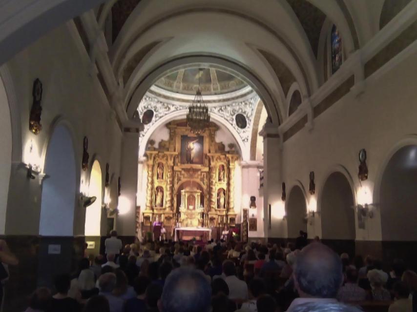 El interior del templo, abarrotado