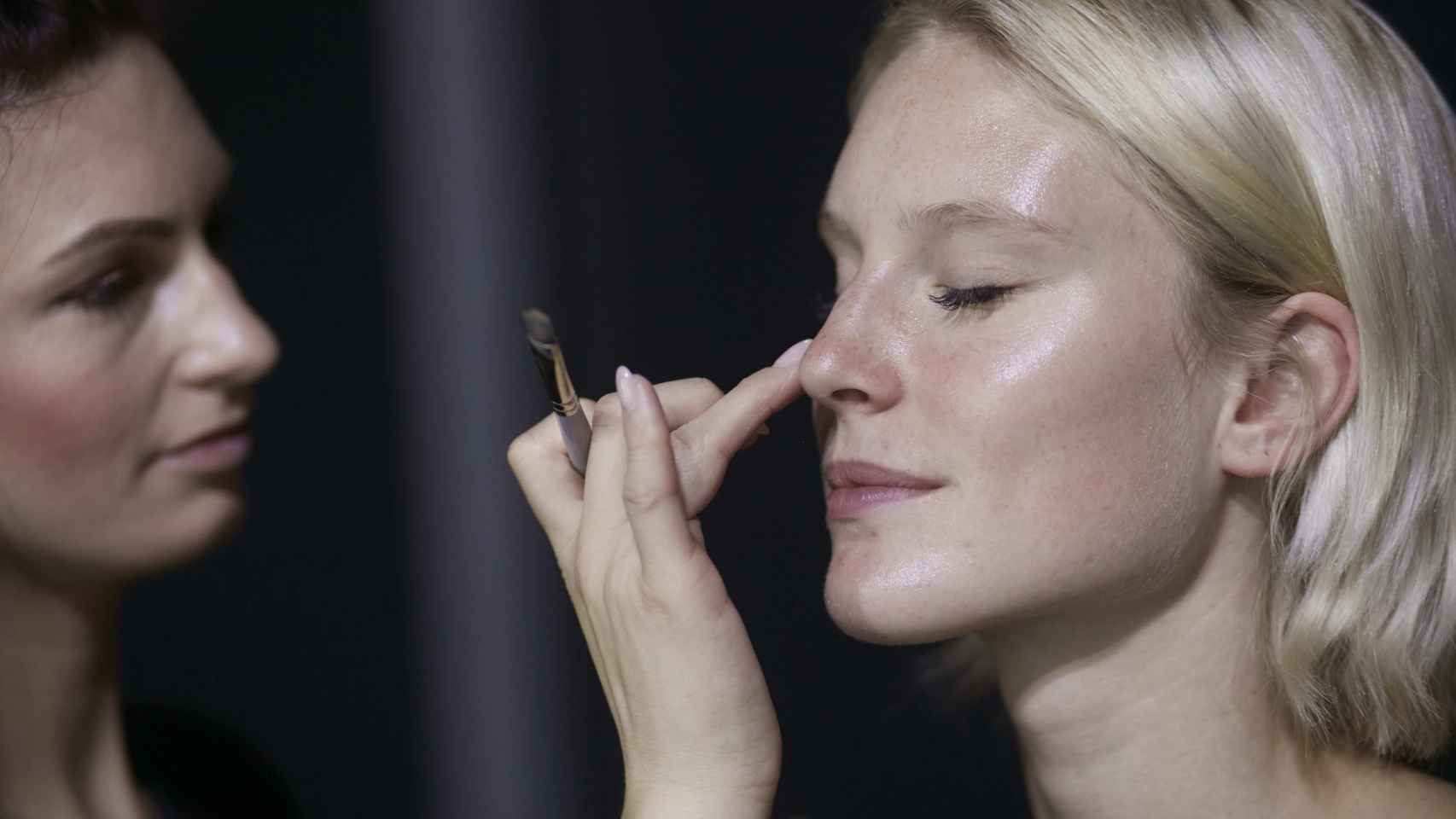 Este maquillaje es una de las apuestas más fuertes de las últimas pasarelas. | Foto: Getty Images.