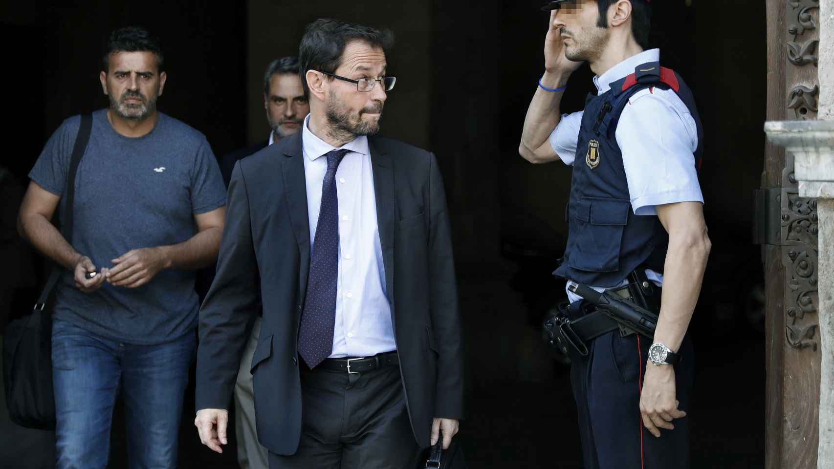 El fiscal José Grinda, saliendo de un registro en el Palau de la Generalitat en julio de 2017./