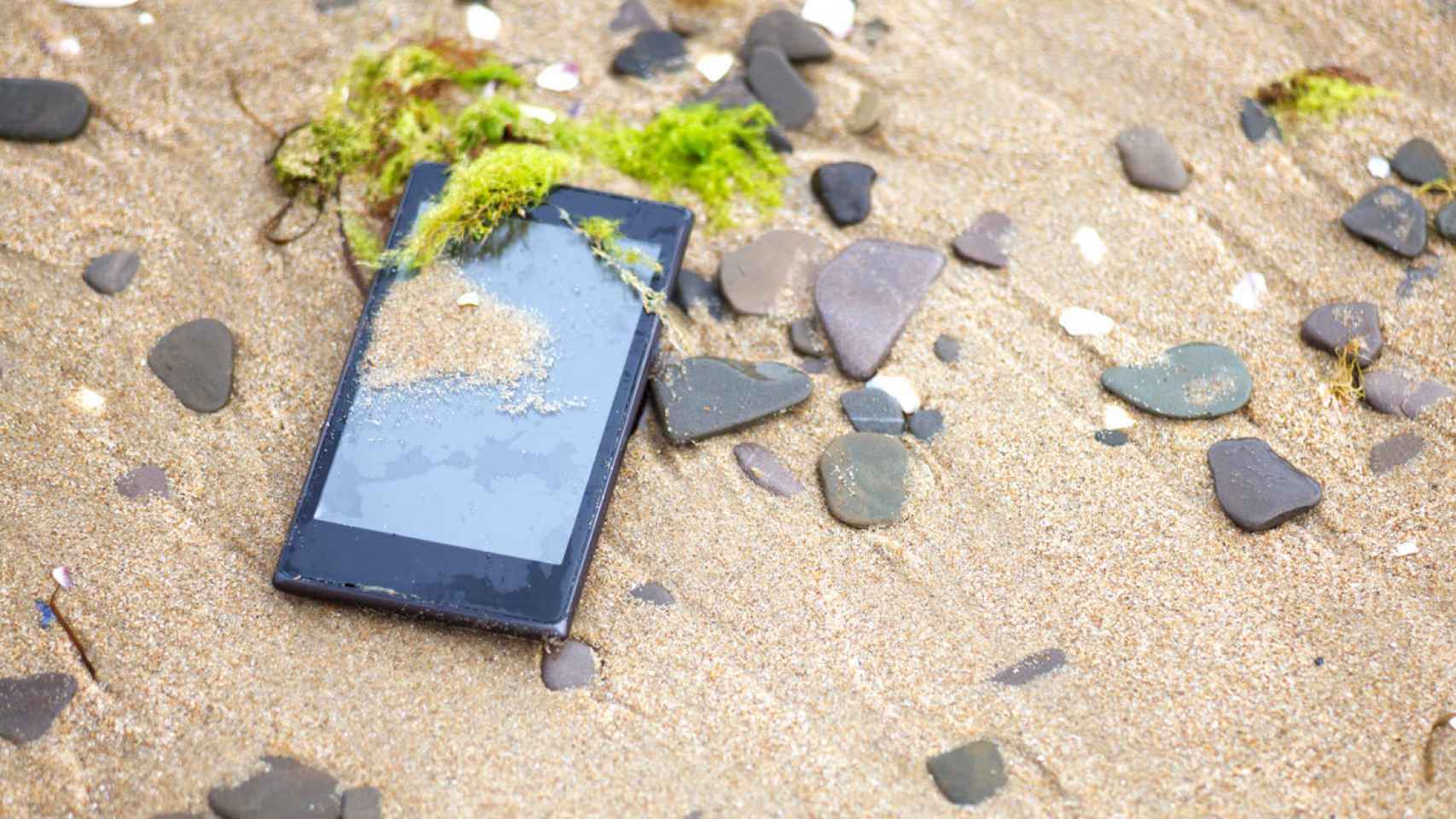 Peligros del verano para tu móvil y cómo protegerte de ellos