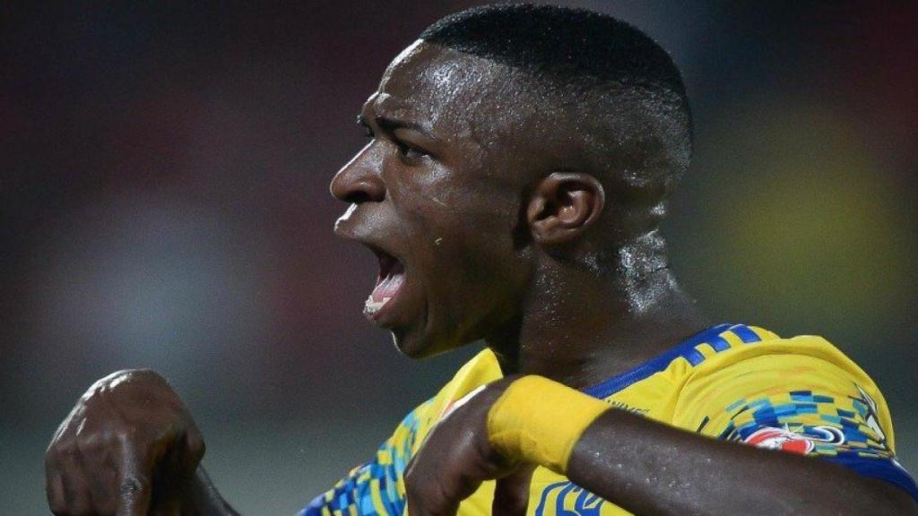 Vinicius se exhibe en Brasil   Foto: Twitter (@vini11Oficial )