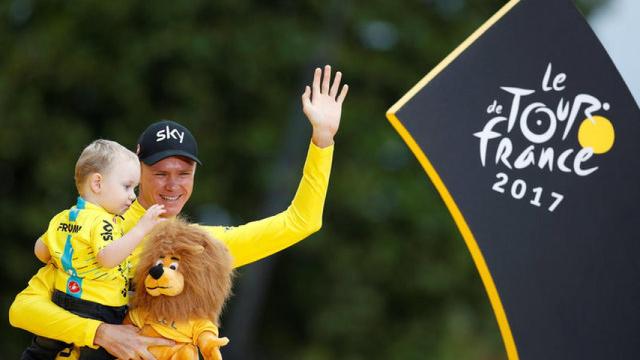 Froome, sobre el podio después de haber conquistado su cuarto Tour de Francia