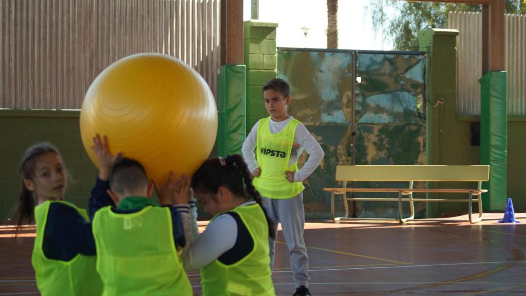 Uno de los momentos del juego en el baloncodo.