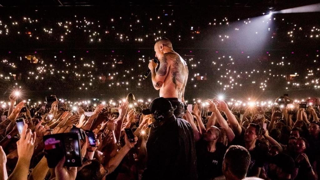 Chester Bennington durante un concierto.