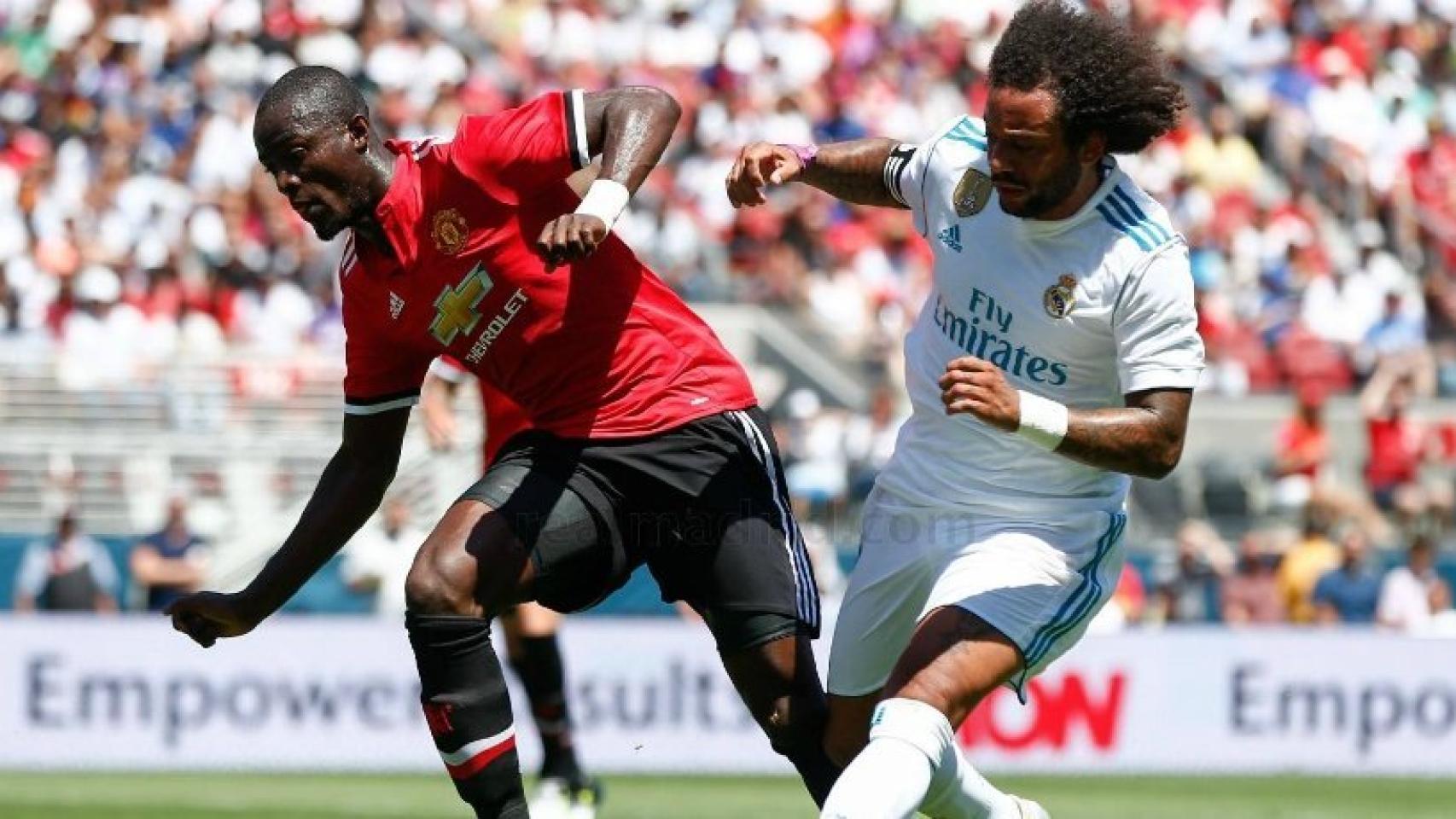 Marcelo gana la posesión al jugador del United