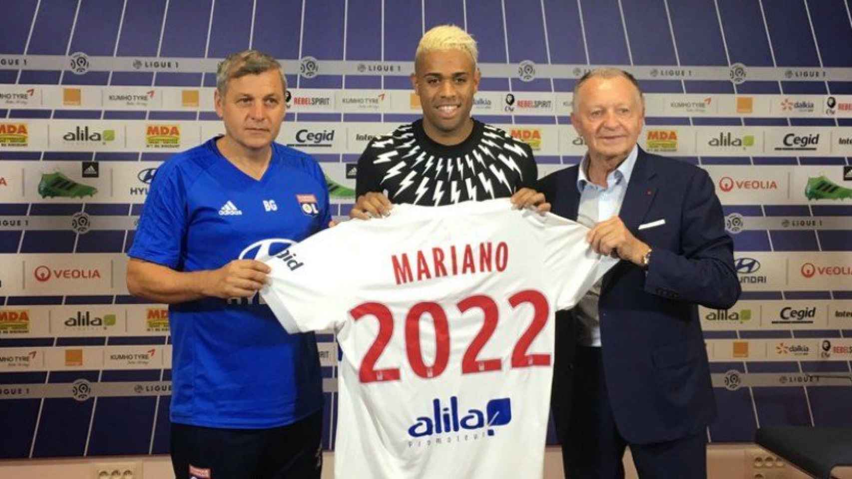 Mariano, presentado con el Lyon. Foto Twitter (@OL)