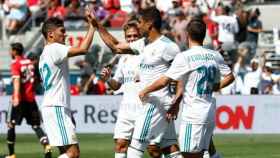 Los jugadores del Madrid celebran el gol de Casemiro