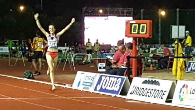 Ana Lozano entrando en línea de meta