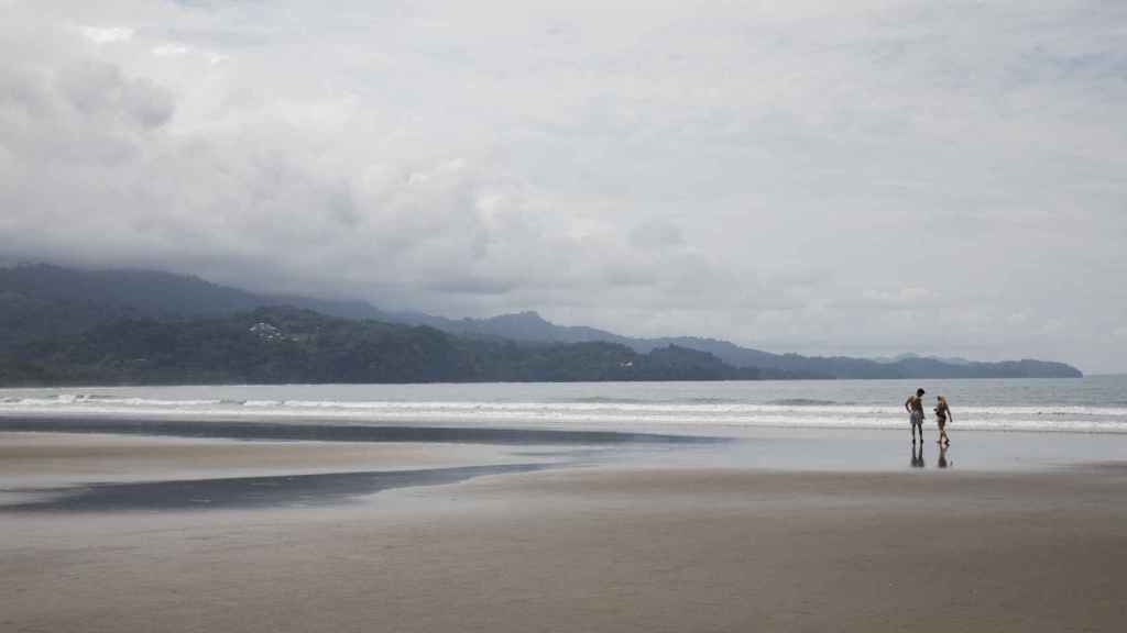 Una de la playas más bonitas del Parque Nacional marino Ballena es la de Bahía Uvita.