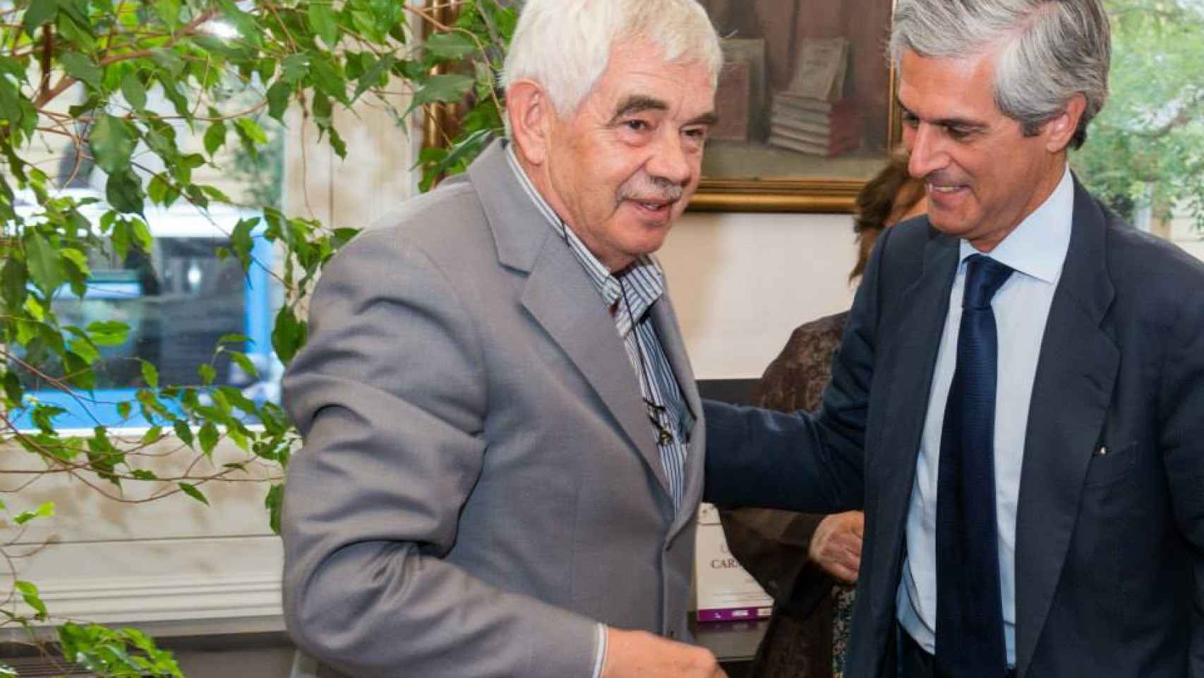 Pasqual Maragall junto a Adolfo Suárez Illana en un acto ante los medios de comunicación.
